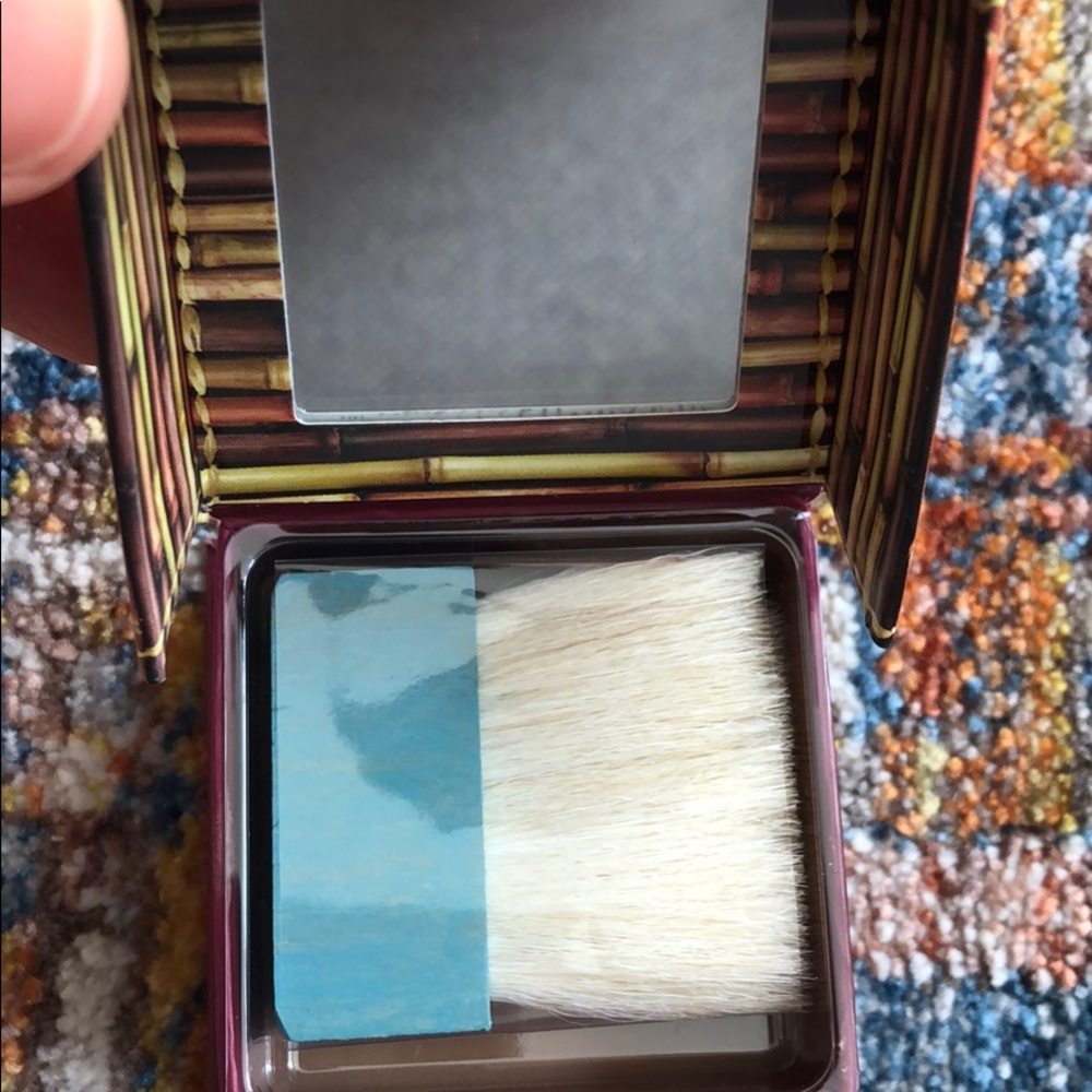 NIB Benefit ‘Hoola’ bronzer - Picture 3 of 4